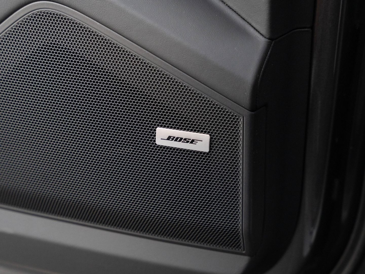 Porsche Cayenne Turbo E-Hybrid PDCC Carbon Design Paket