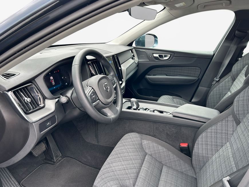 Volvo XC60 B5 B AWD Core - Samsaru's Car Outlet
