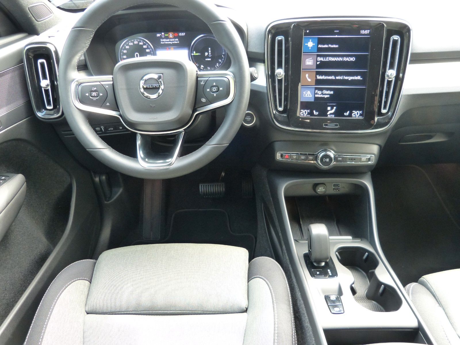 Volvo XC40 T4 Core Recharge Plug-In Hybrid  ACC