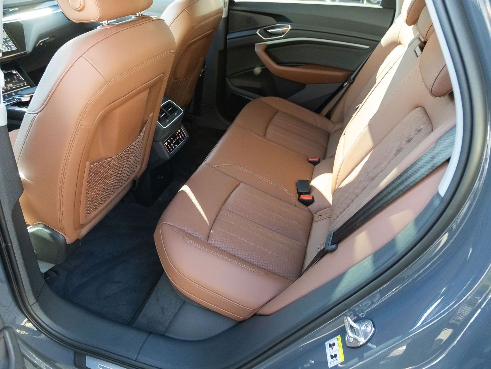 Audi Q8 S line 50 e-tron qu. - Samsaru's Car Outlet