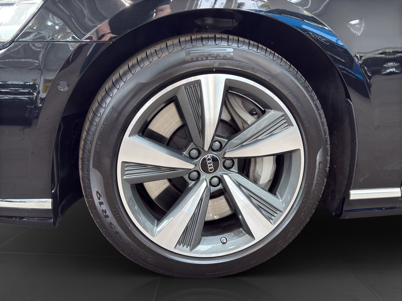 Audi A8 60 TFSIe Q - Samsaru's Car Outlet