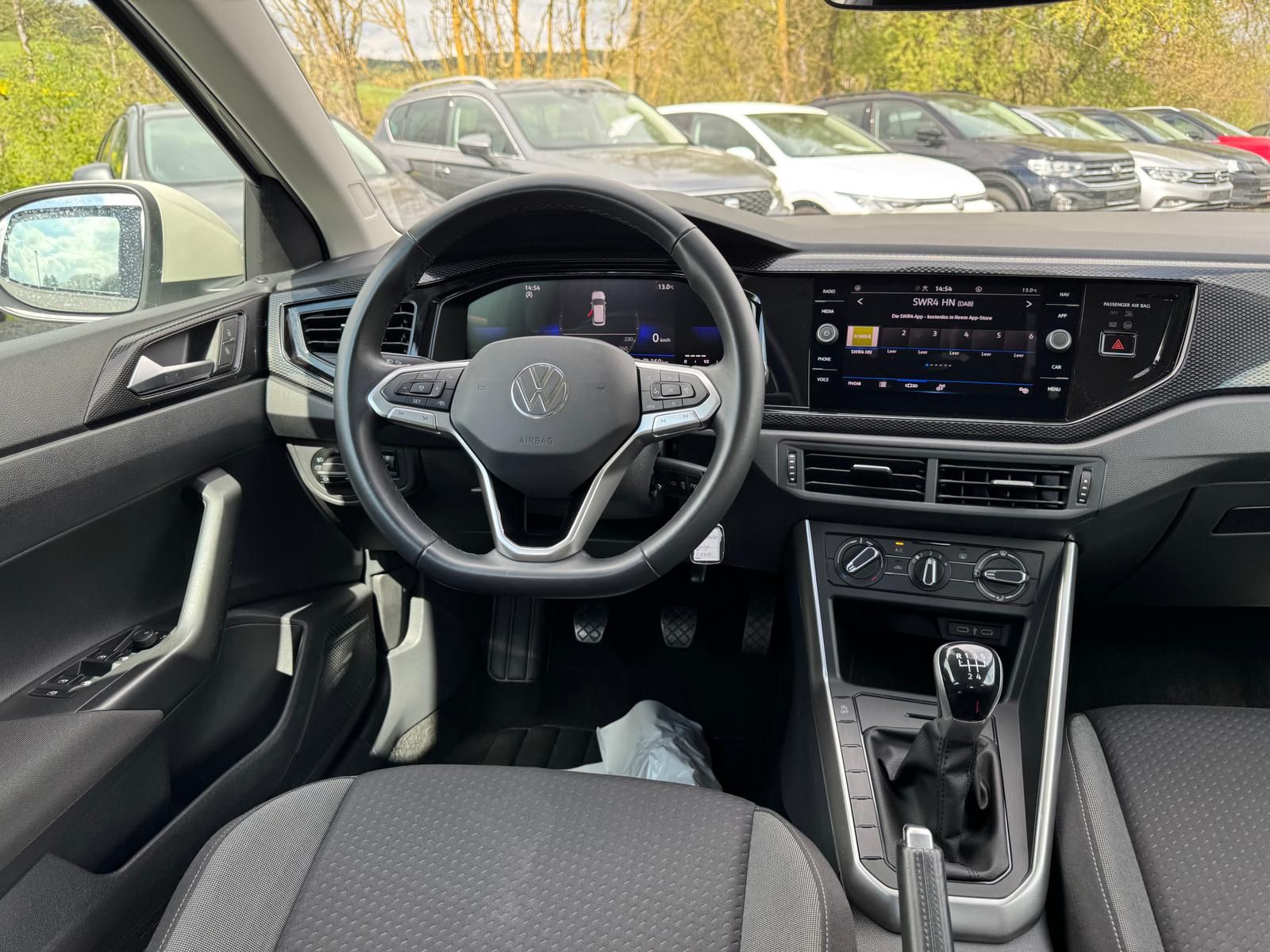 Volkswagen Taigo 1.0 TSI Life - Samsaru's Car Outlet