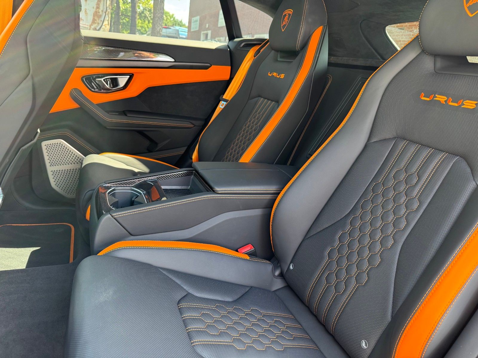 Lamborghini Urus 4.0 V8 S - Samsaru's Car Outlet