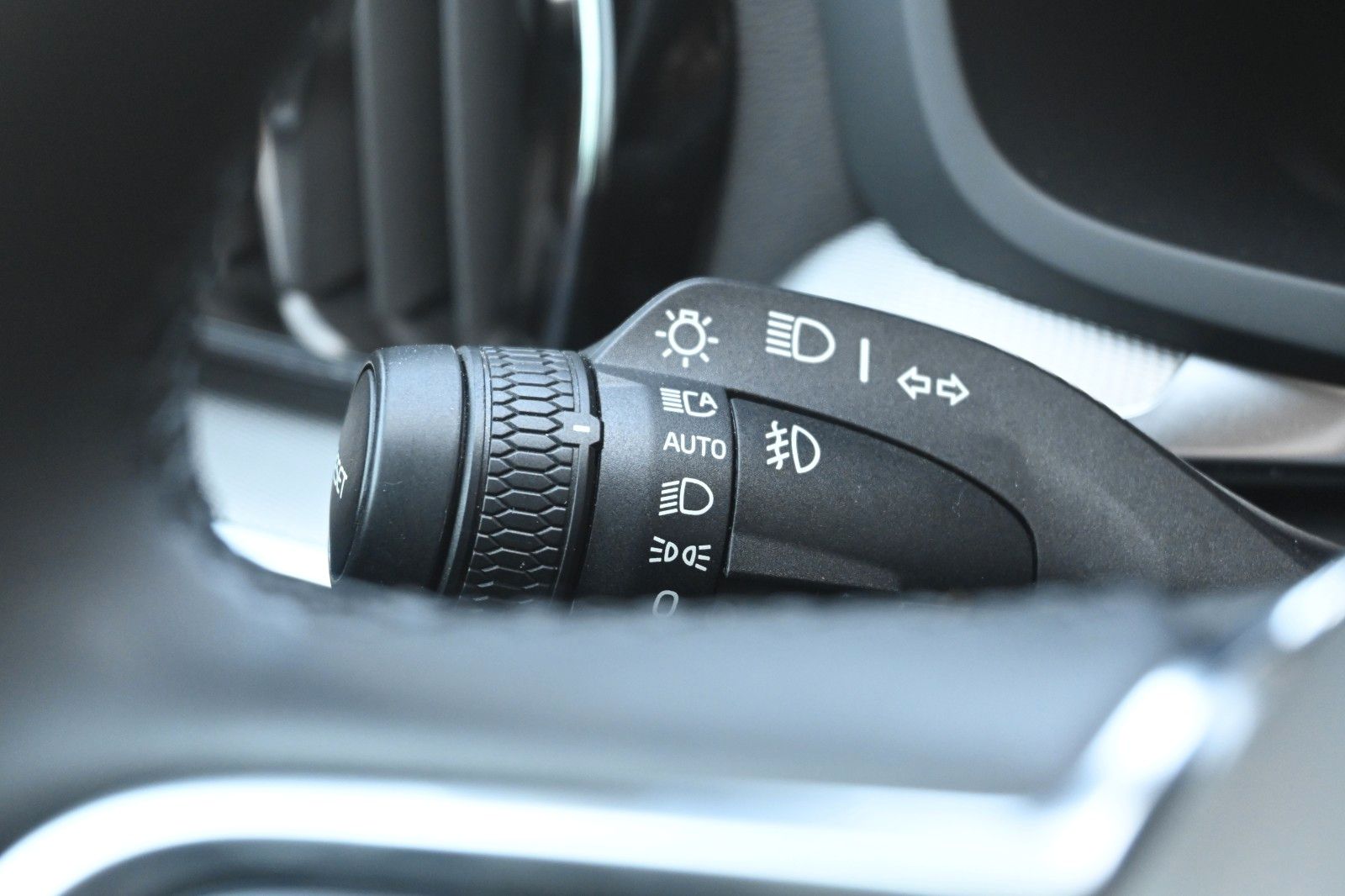Volvo S60 B4 Plus Dark*LED*PANO*STHZ*H&K*360*QI*19"