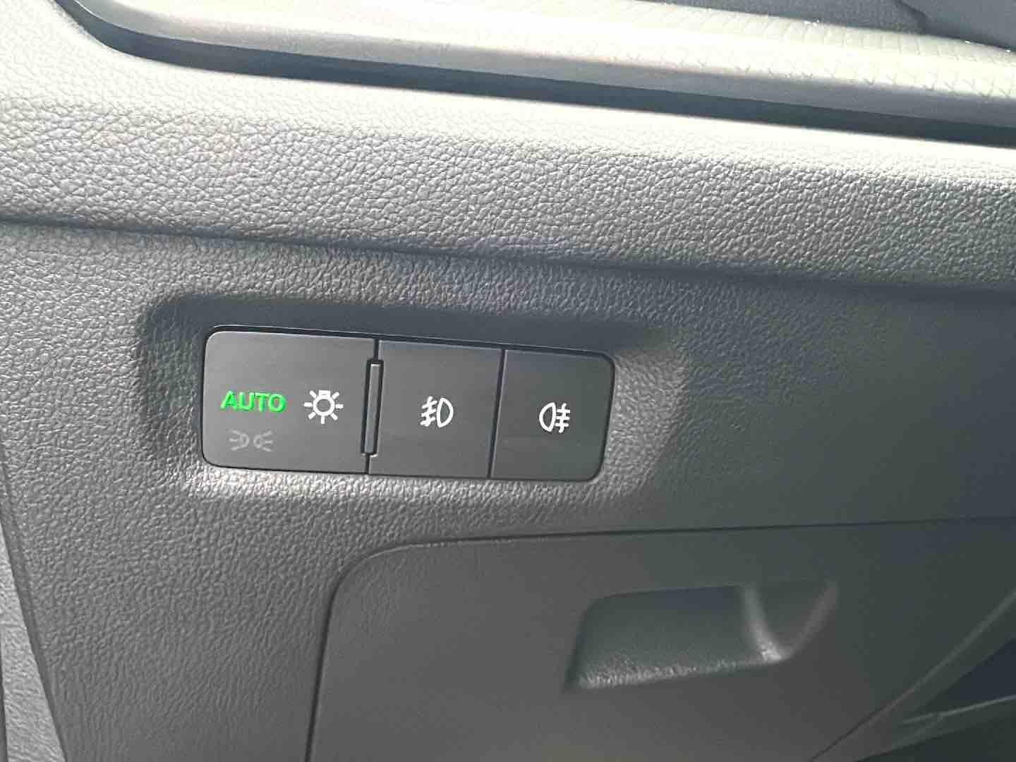 Skoda Octavia 1.5 16V TSI ACT - Samsaru's Car Outlet