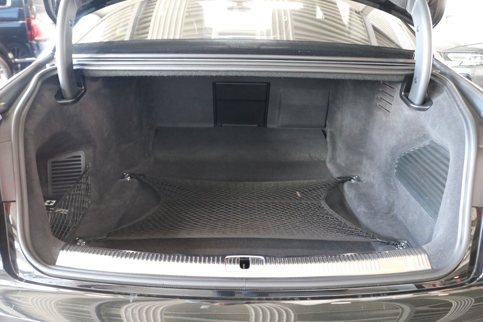 Audi A8 L 50 TDI Lang S line - Samsaru's Car Outlet