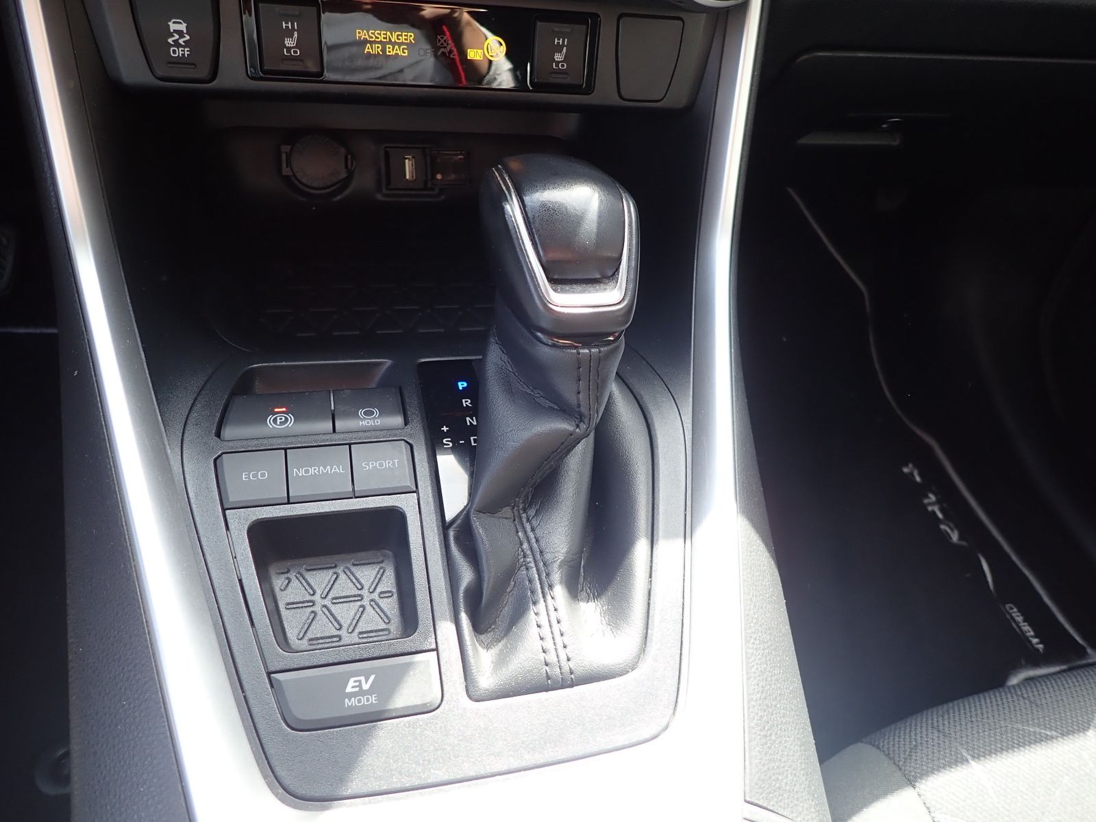 Toyota RAV 4 Hybrid - Samsaru's Car Outlet