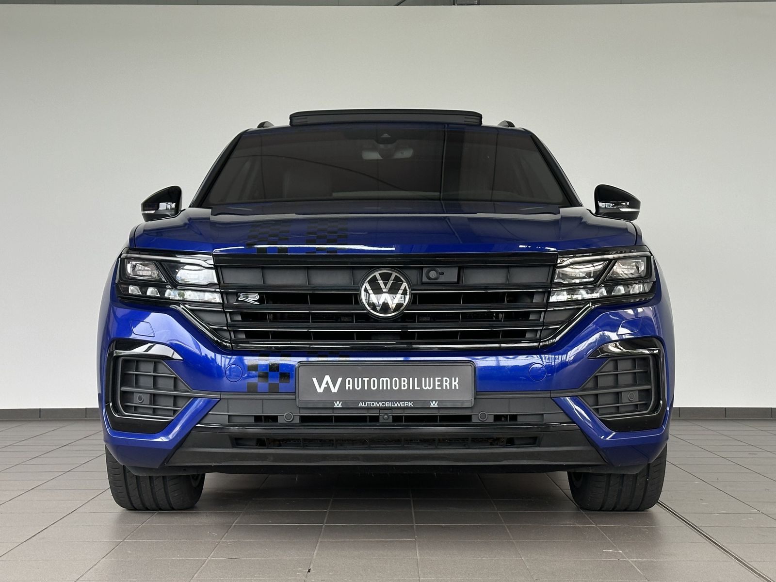 Volkswagen Touareg R-Line BLACK - Samsaru's Car Outlet