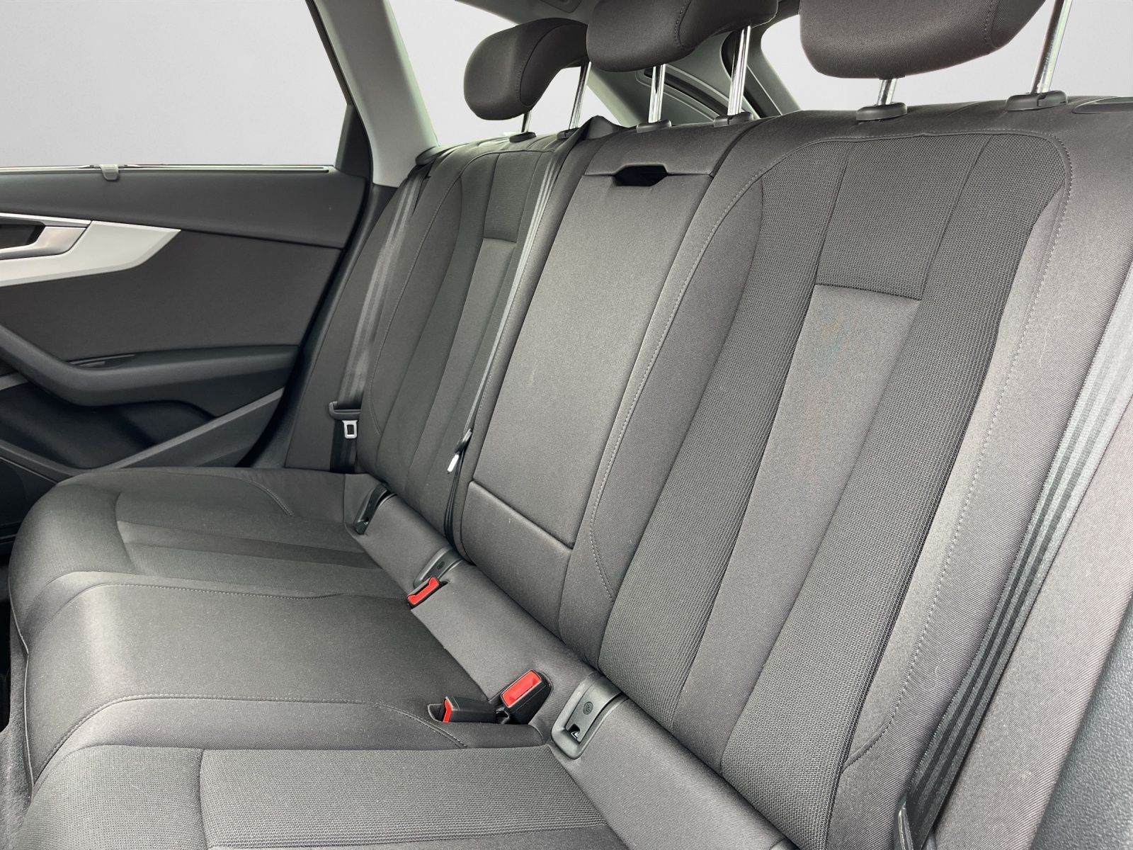 Audi A4 Avant 35 2.0 TDI - Samsaru's Car Outlet