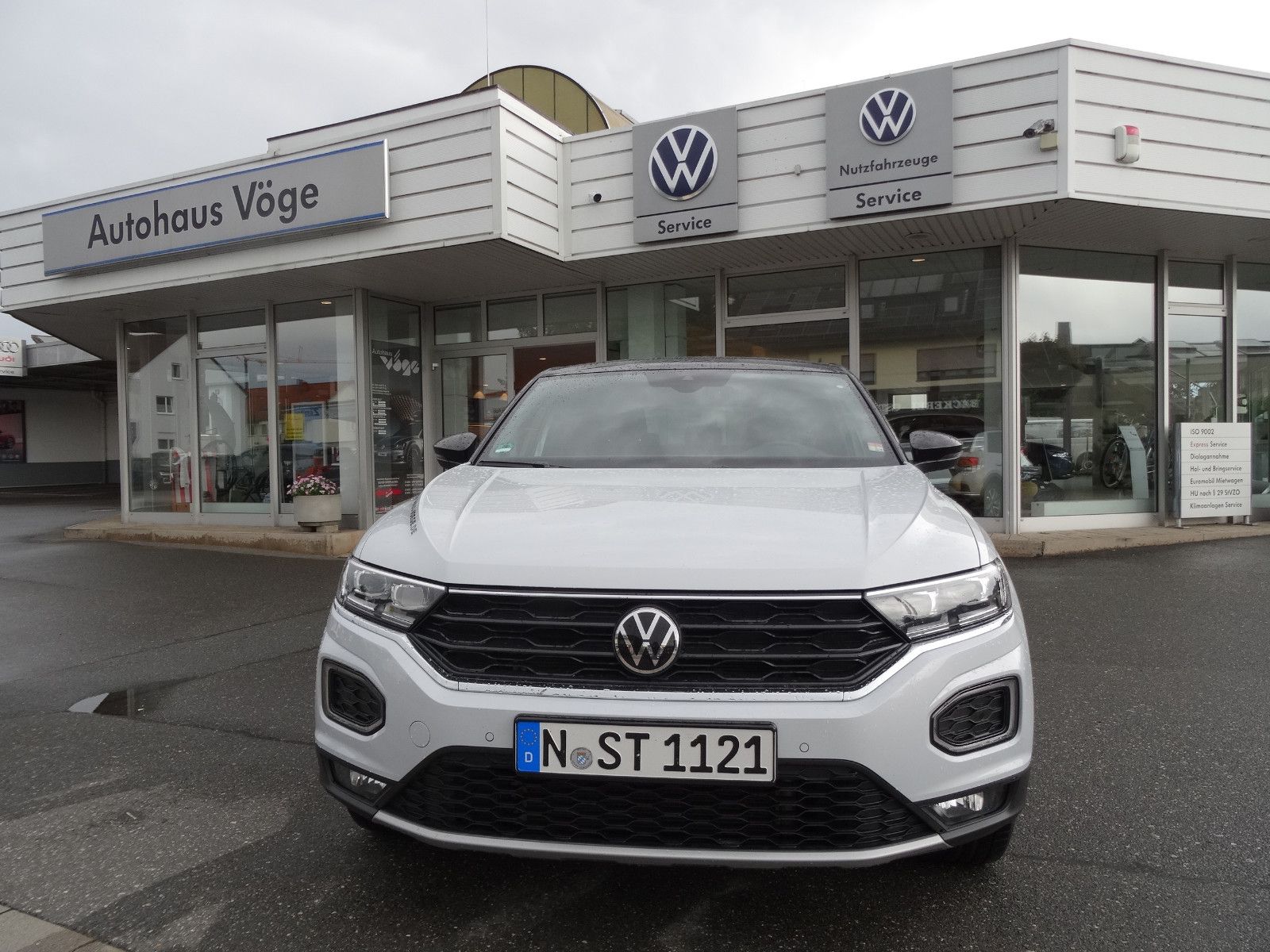 Volkswagen T-Roc 1.5 TSI DSG ACTIVE - Samsaru's Car Outlet