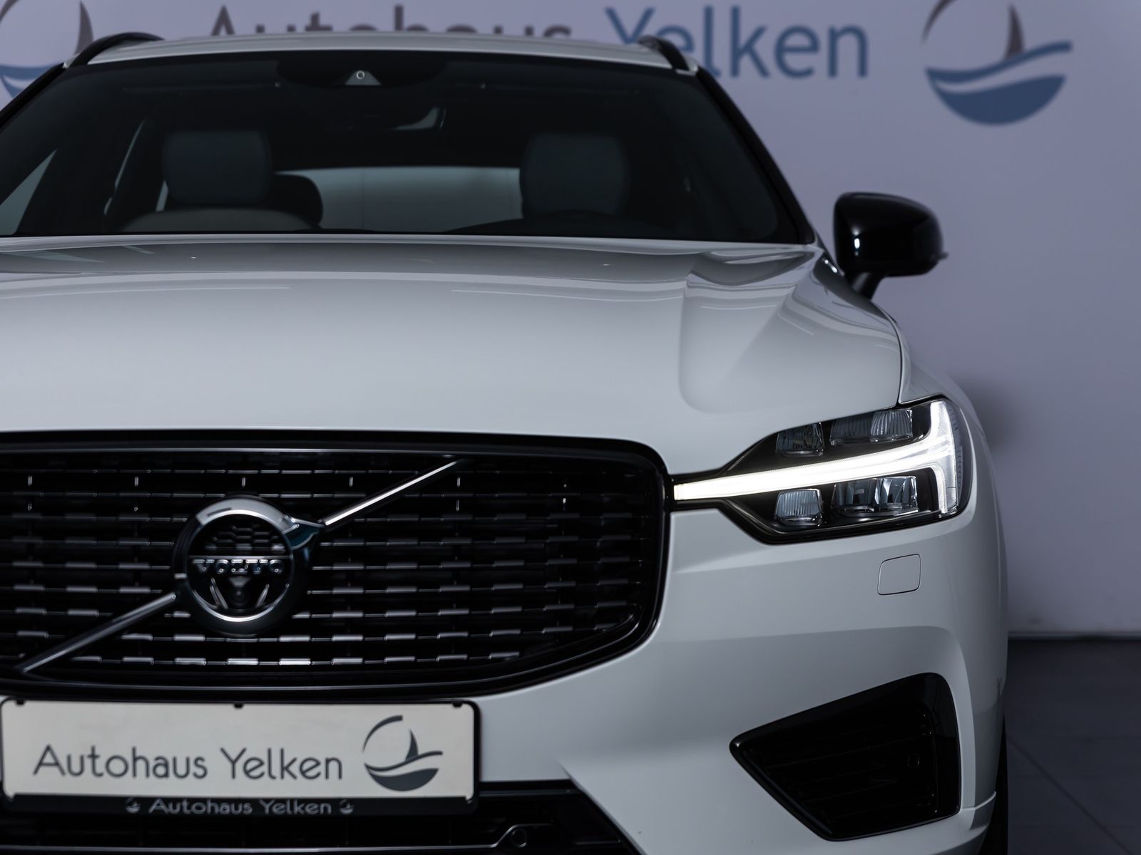 Volvo XC60 R Design Recharge *LED*STDHZ*AHK*360°