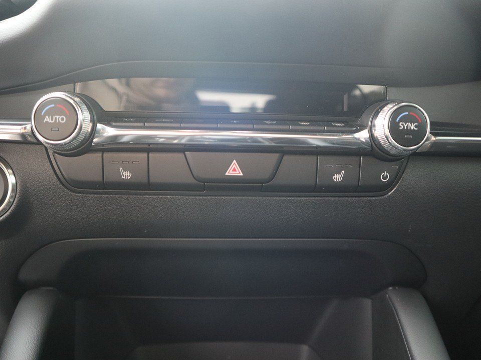 Mazda 3 Exclusive-Line X-186 AT DASO DESI NAVI ACAA SH