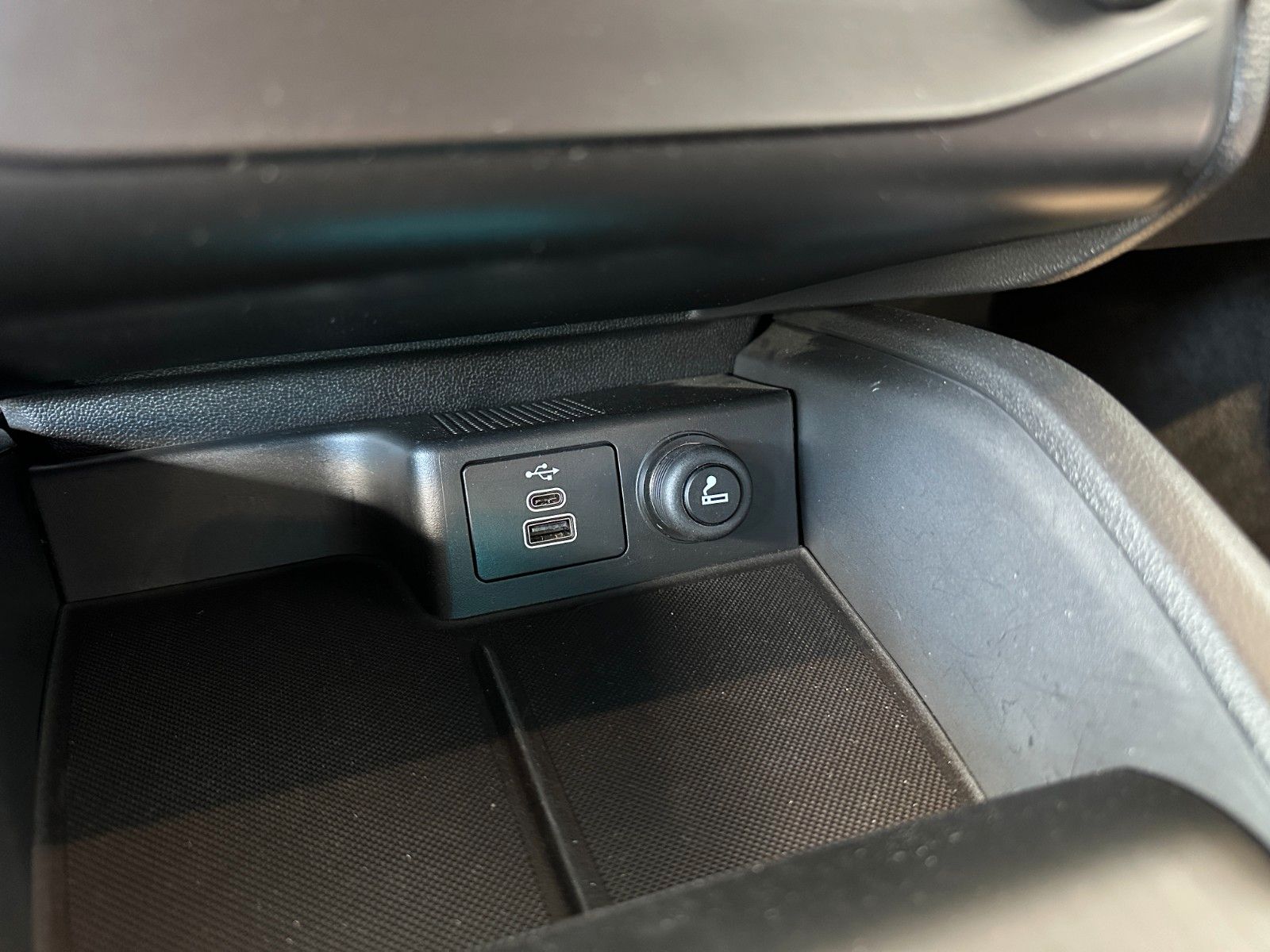 Ford Focus Turnier ST-Line *LED*RFK*ACC*ALLWETTER*TOP