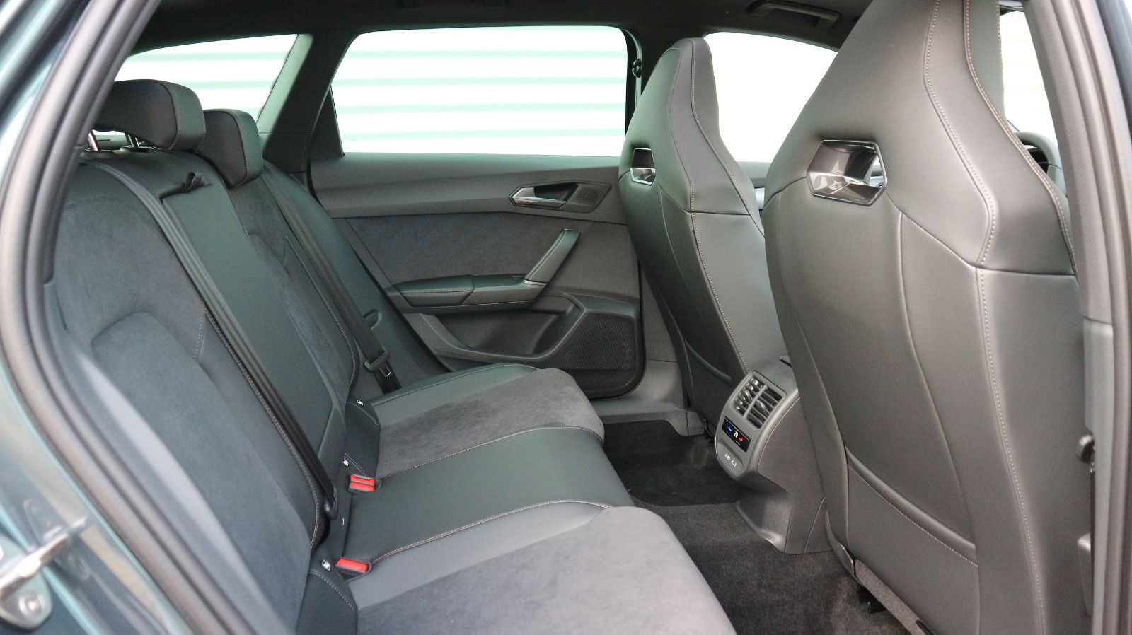 Cupra Leon Sportstourer 1.5 eTSI 110 kW - Samsaru's Car Outlet
