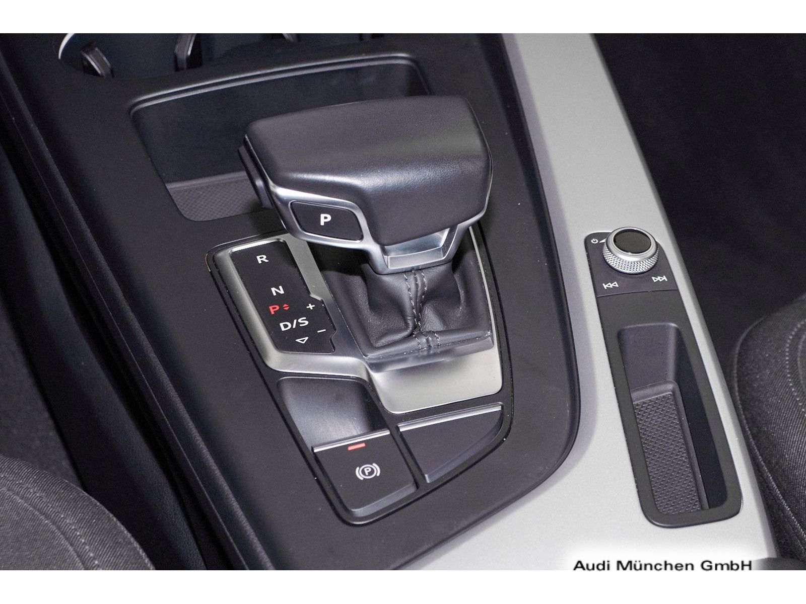 Audi A4 Avant 45 TFSI quattro S tronic - Samsaru's Car Outlet