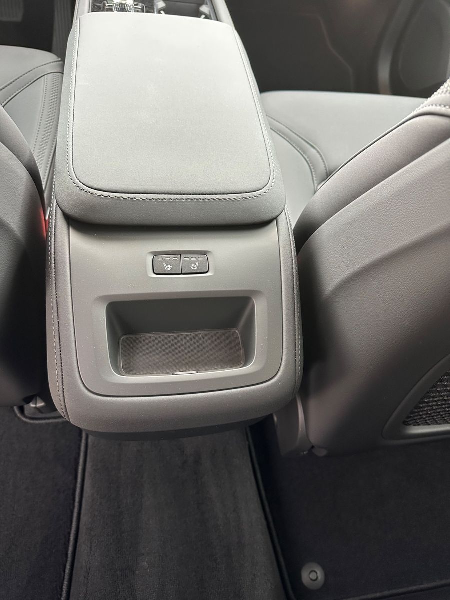 Volvo XC 90 Core AWD - Samsaru's Car Outlet