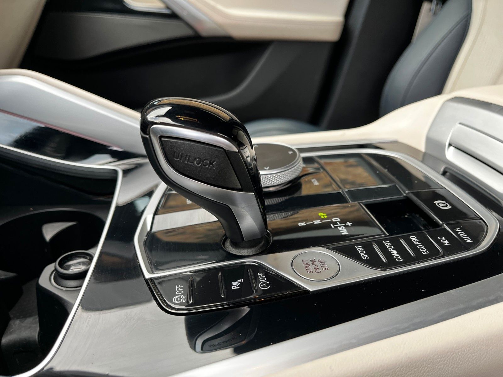 BMW X6 M50i AHK Leder Laser HUD DAProf Standhz