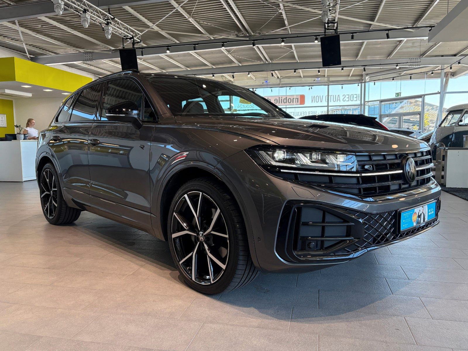 Volkswagen Touareg 3.0 TDI R-Line - Samsaru's Car Outlet