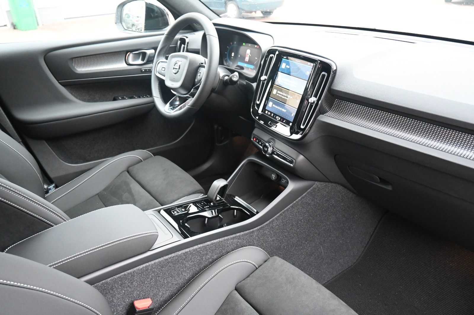 Volvo XC40 B3 DKG Plus Dark*FSHZG*H&K*BLIS*ACC*AHK