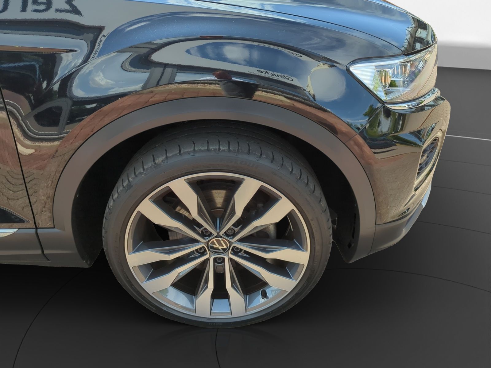 Volkswagen T-Roc 1.5 TSI Sport - Samsaru's Car Outlet