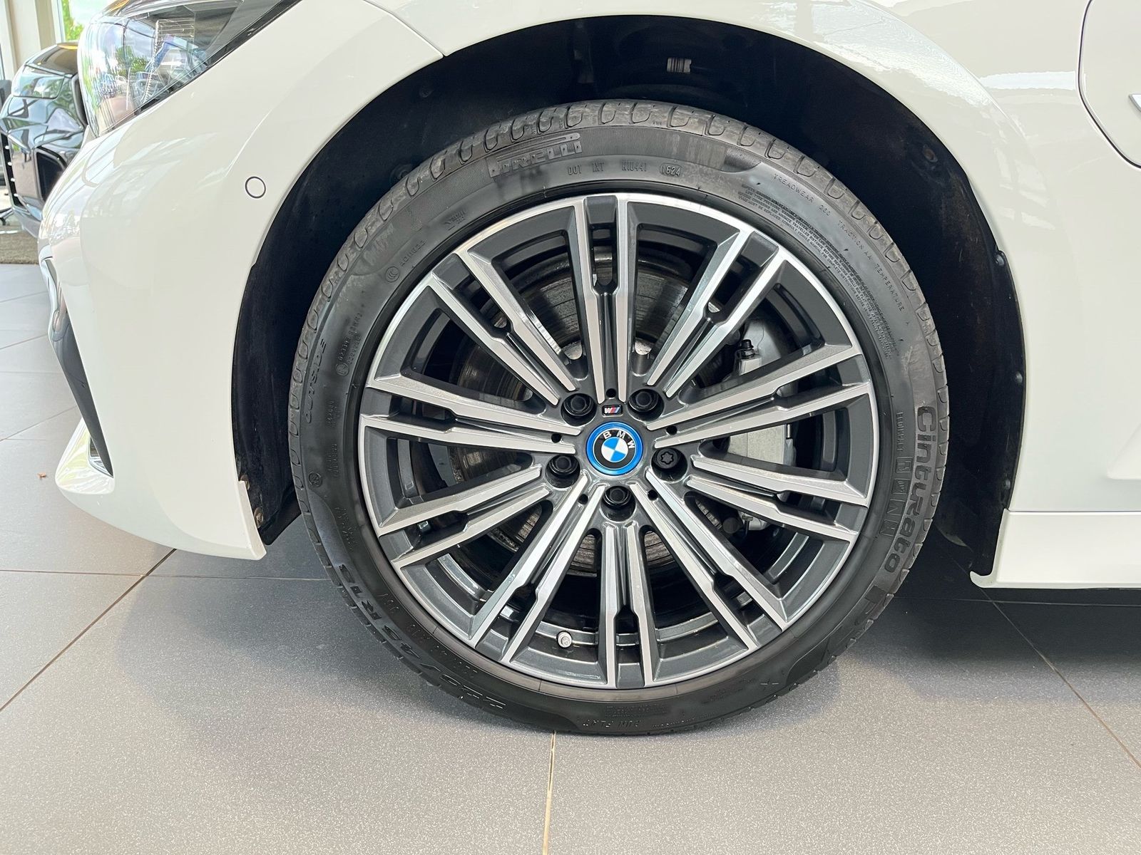 BMW 330e xDrive Touring M Sport AHK/HuD/Laser/HiFi/A