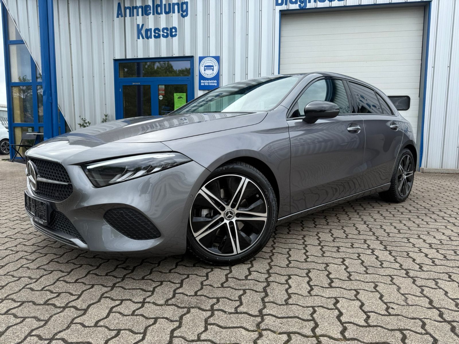 Mercedes-Benz A200 - Samsaru's Car Outlet
