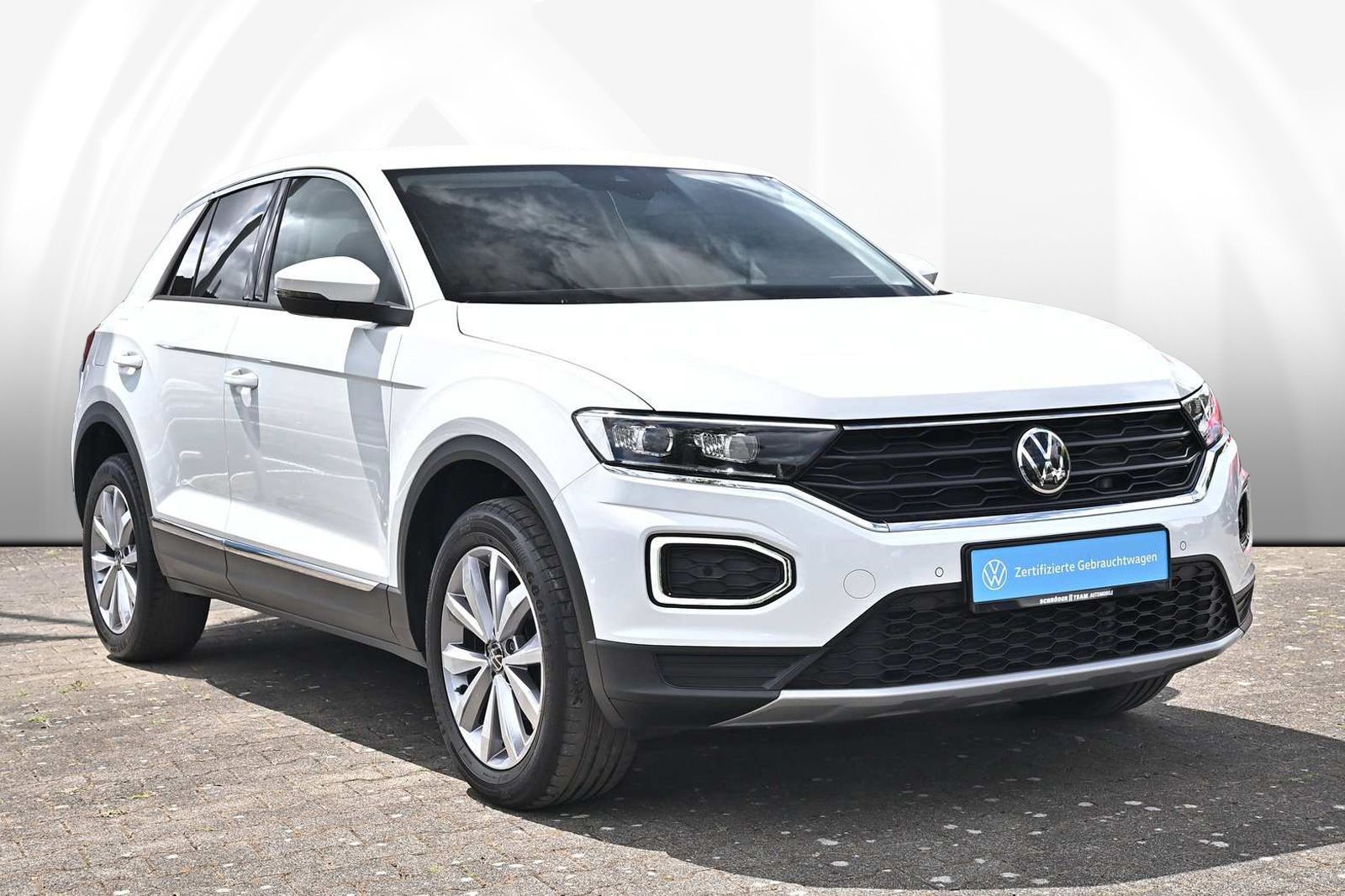 Volkswagen T-Roc 1.5 TSI DSG Style - Samsaru's Car Outlet