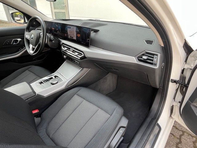 BMW 320i Touring Harman/Kardon,Kamera,Head-Up,ACC