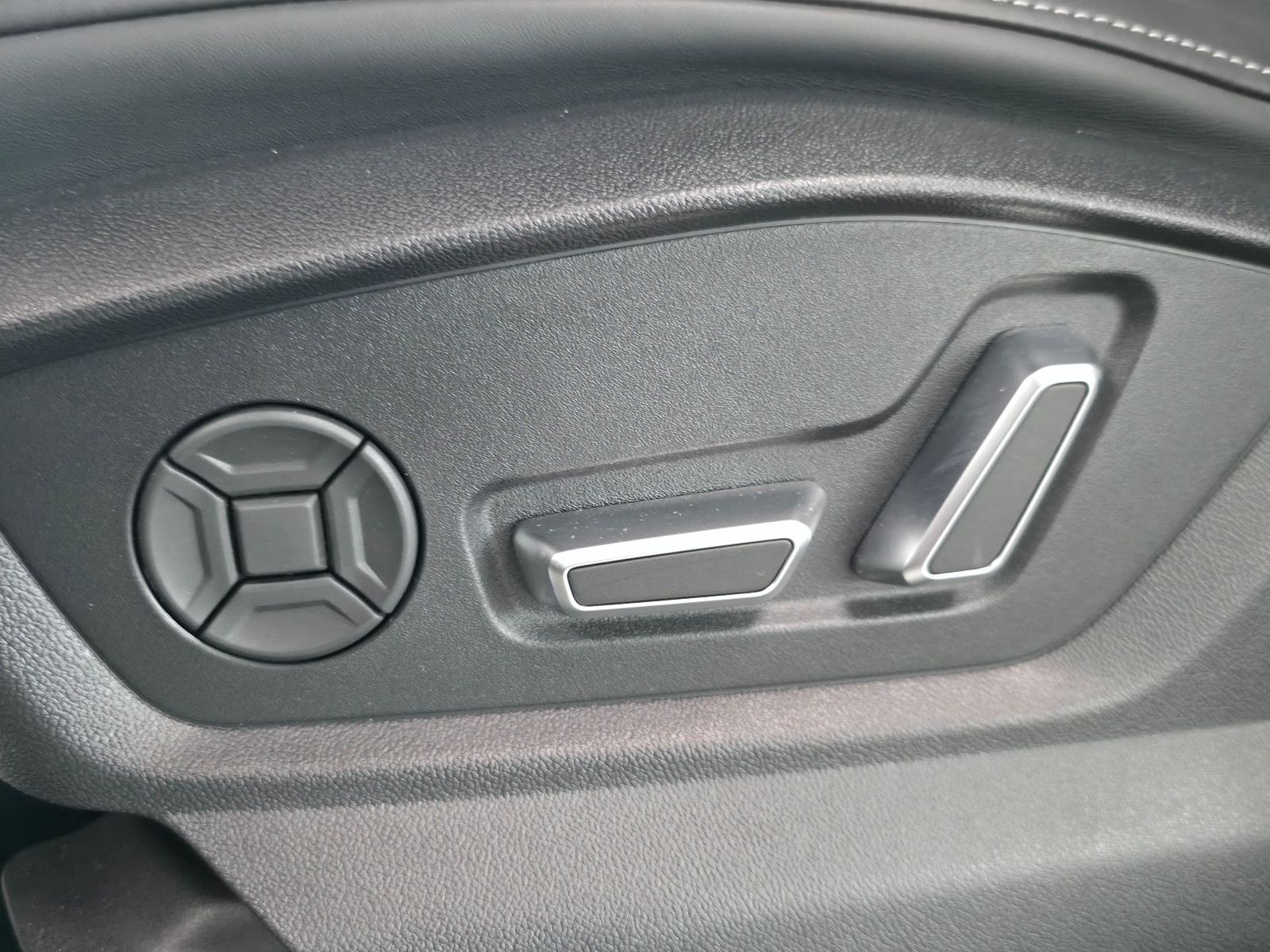 Audi Q8 60 TFSI e quattro - Samsaru's Car Outlet