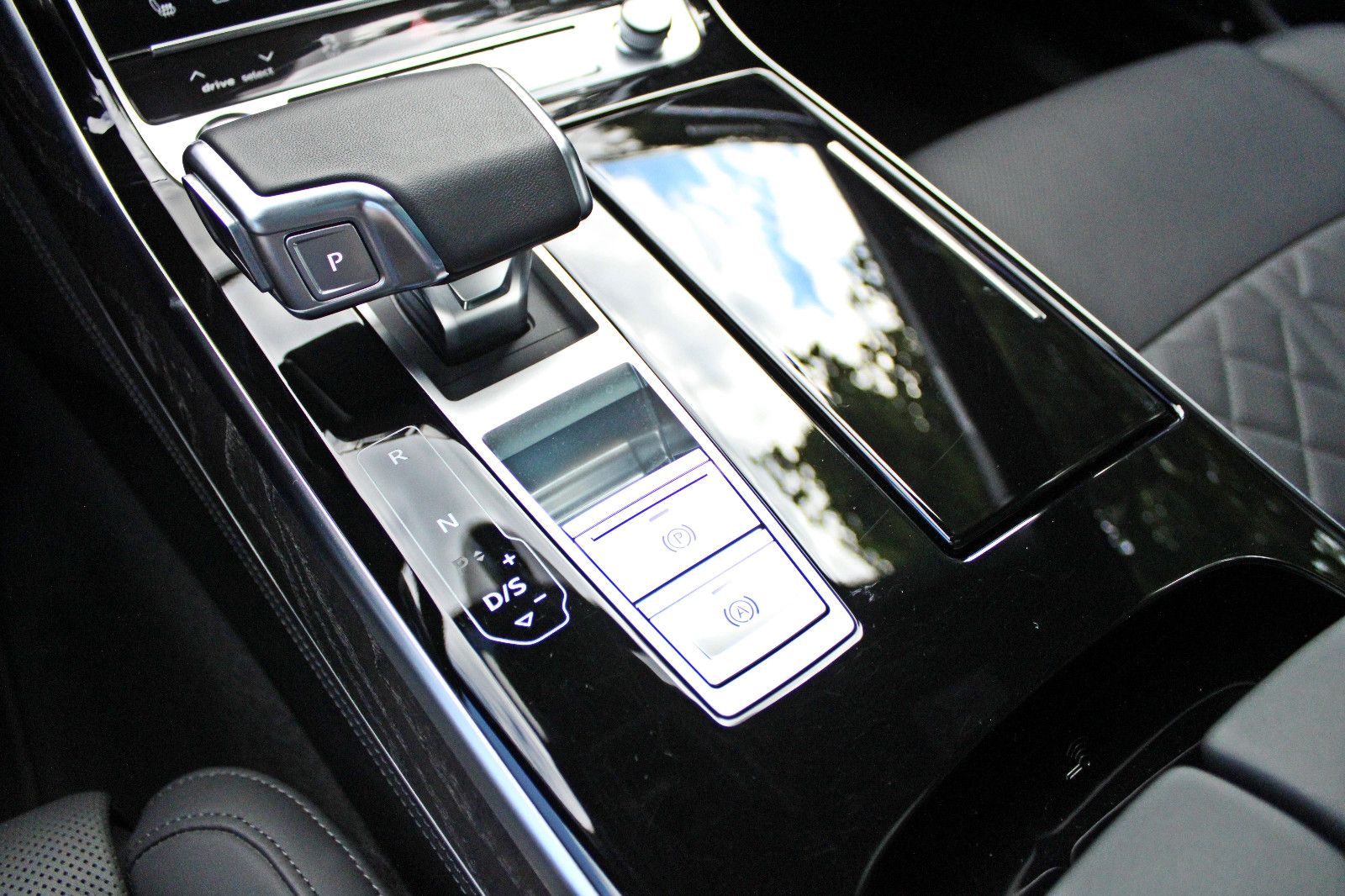 Audi A8 Lang 50TDI S LINE BLACK - Samsaru's Car Outlet