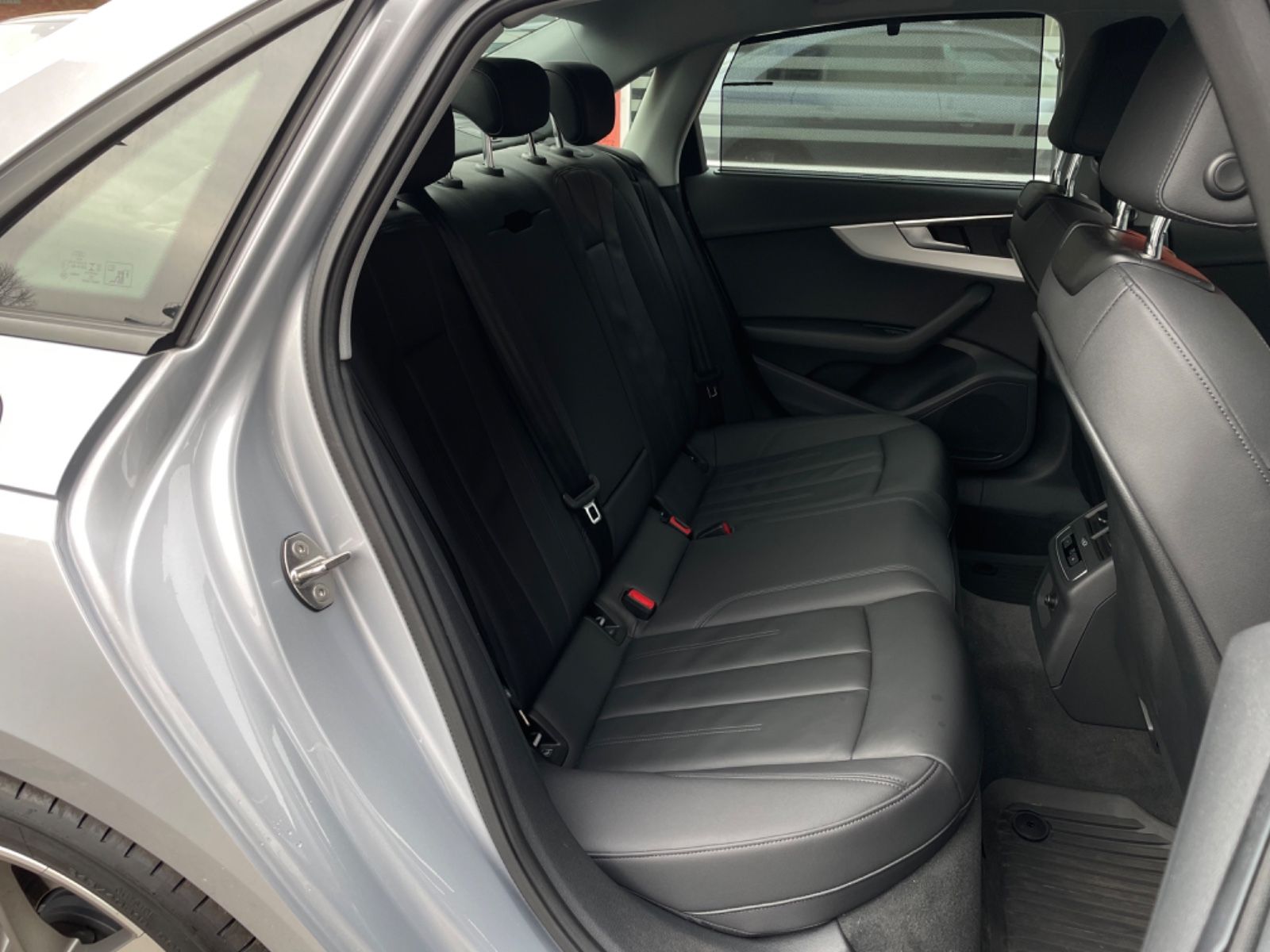 Audi A4 Lim. 40 TDI quattro advanced