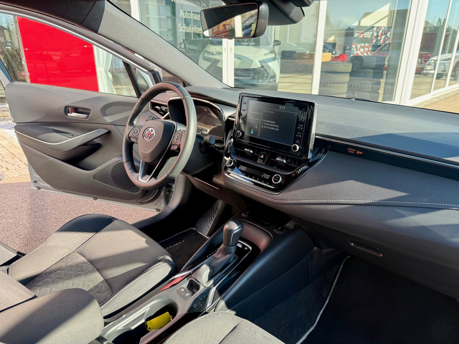 Toyota Corolla 2.0 Hybrid Club - Samsaru's Car Outlet