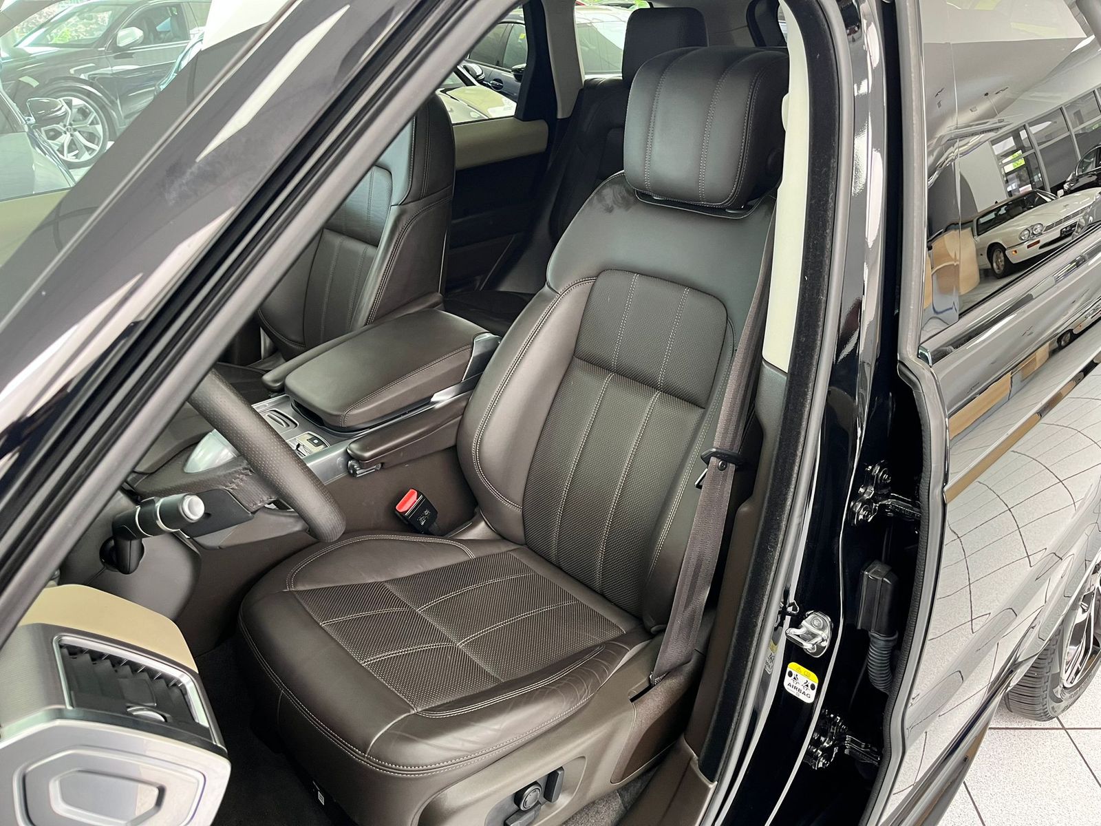 Range Rover Sport HSE P400e - Samsaru's Car Outlet