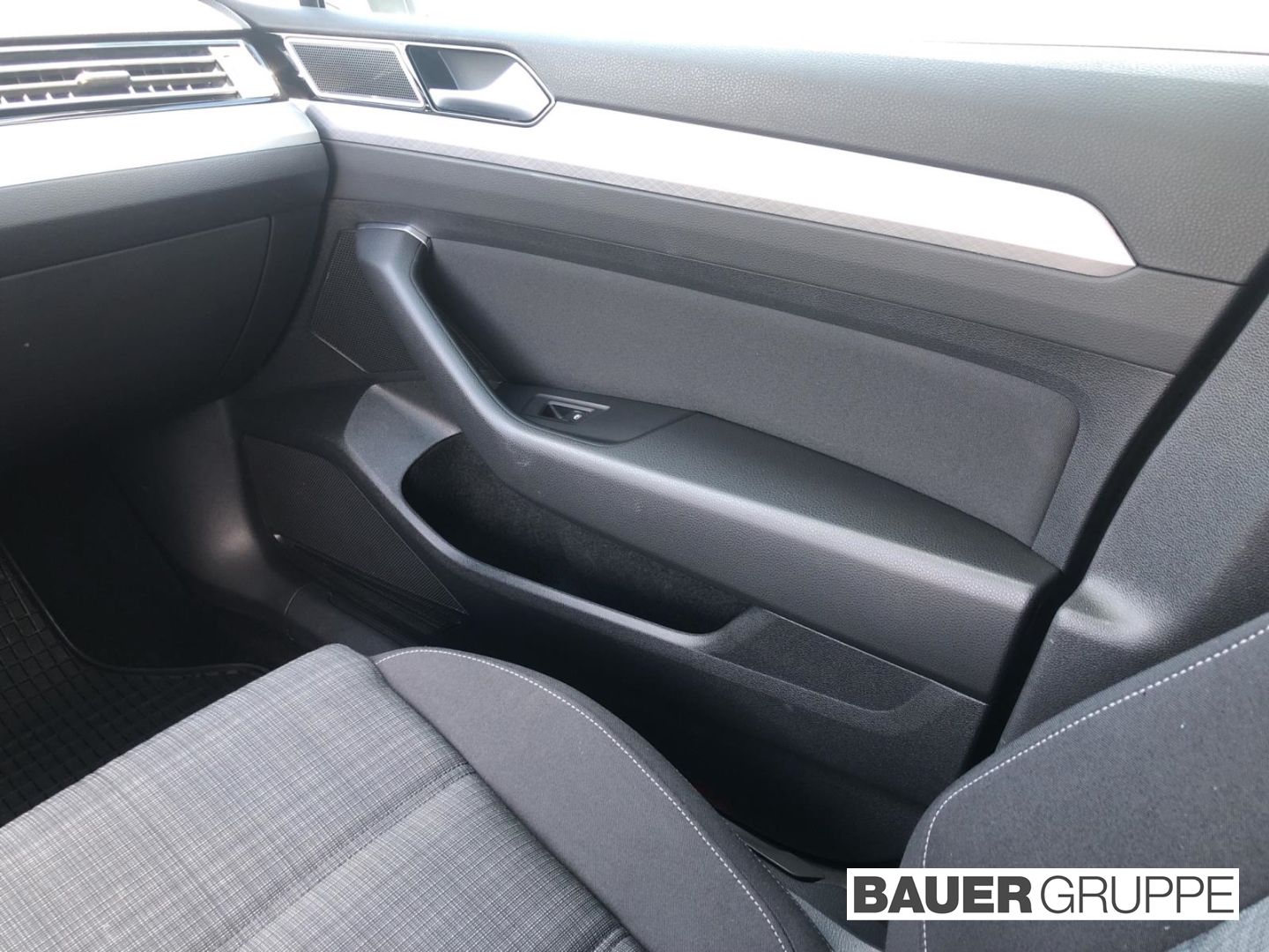 Volkswagen Passat Variant 2.0 TDI - Samsaru's Car Outlet