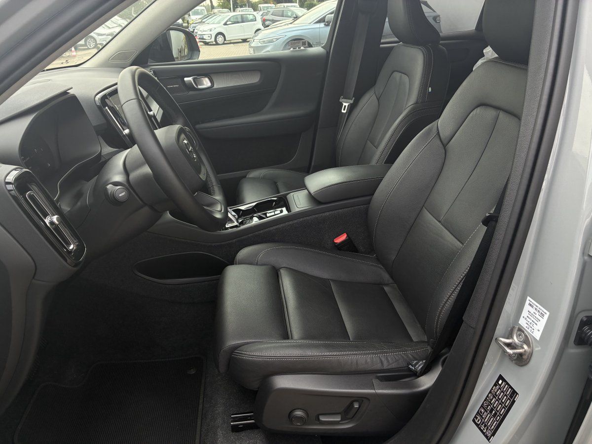 Volvo XC40 B3 Plus Dark 8-Fach Aktionspreis