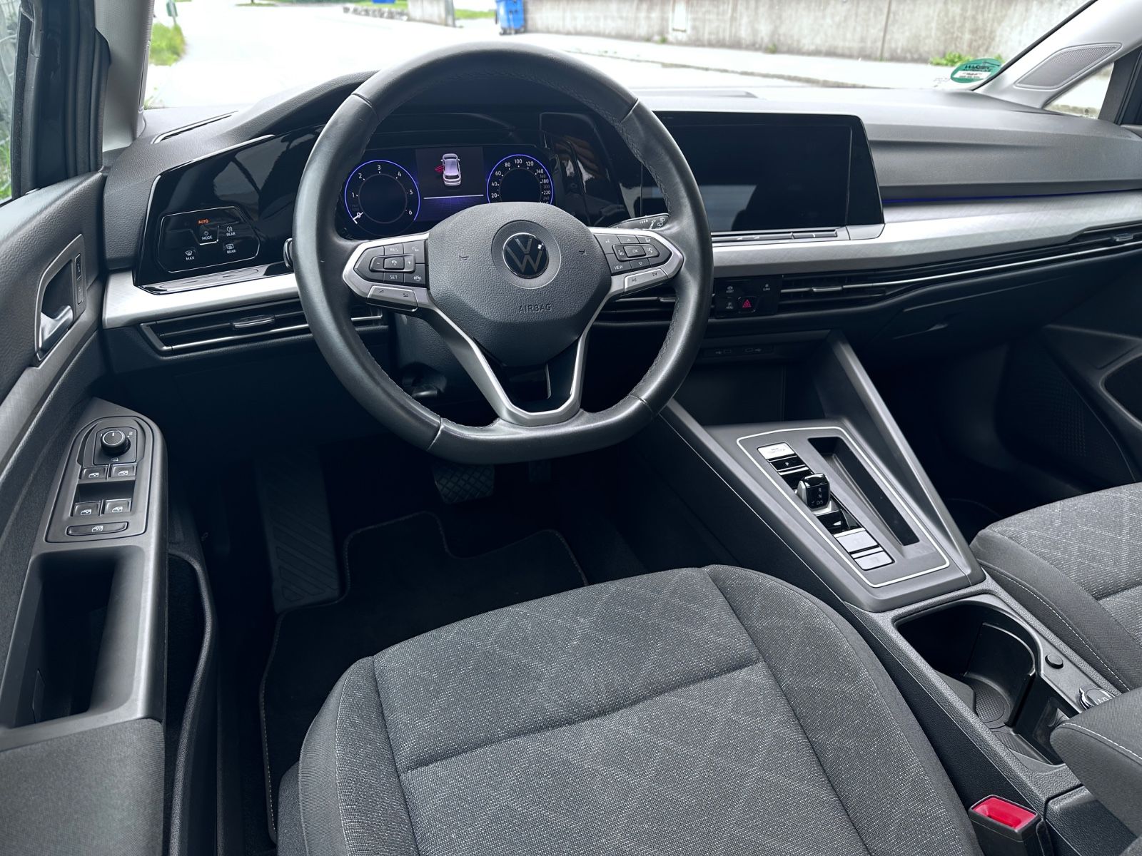 Volkswagen Golf VIII Life - Samsaru's Car Outlet