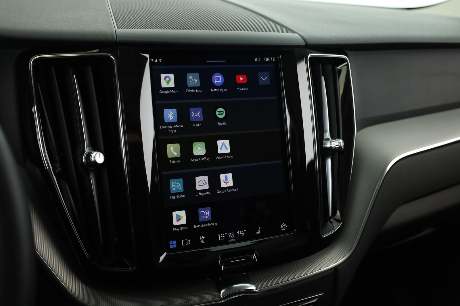 Volvo XC60 Recharge T6 AWD Core Pano Kam STHZ 20" AHK