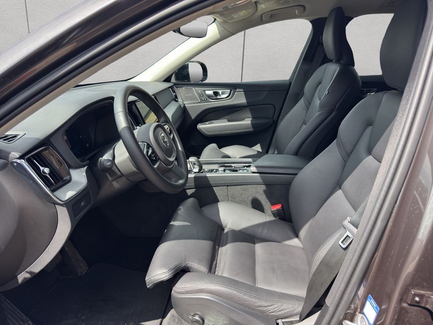 Volvo XC60 B4 AWD Plus-Dark Aut ACC BLIS Leder AHK