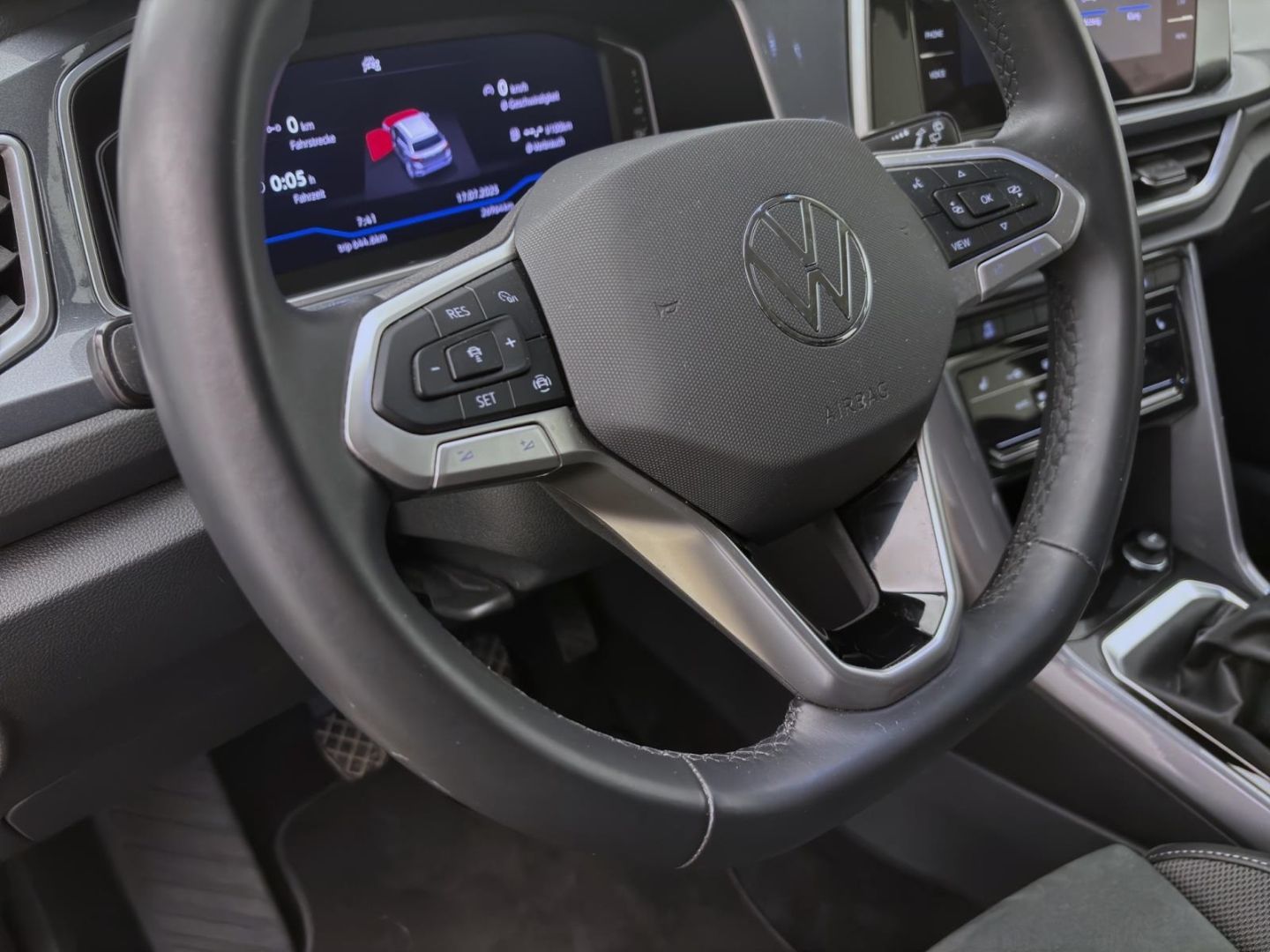 Volkswagen T-Roc 1.0 TSI STYLE - Samsaru's Car Outlet
