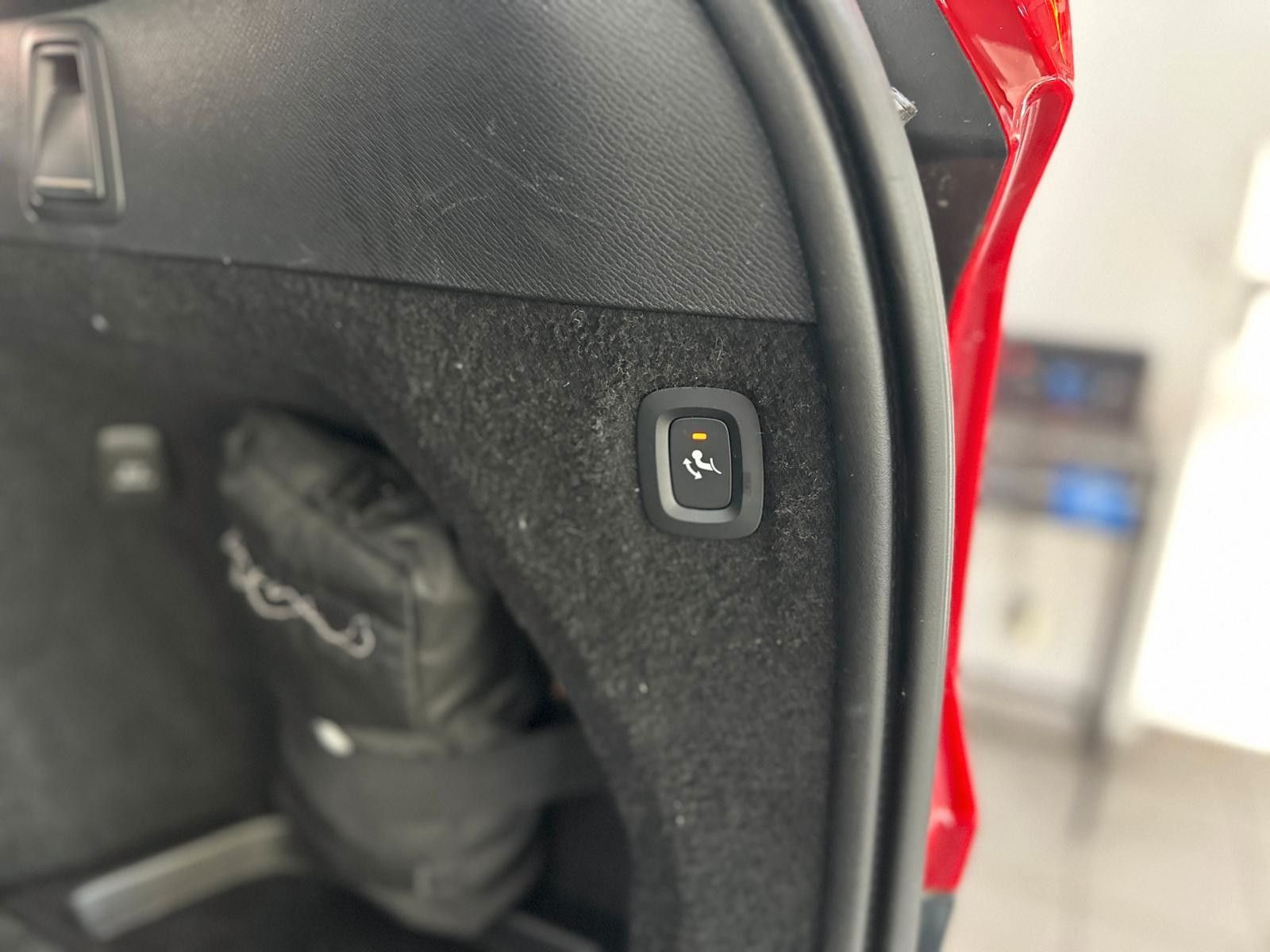 Volvo XC90 T8 Plug-In Hybrid - Samsaru's Car Outlet