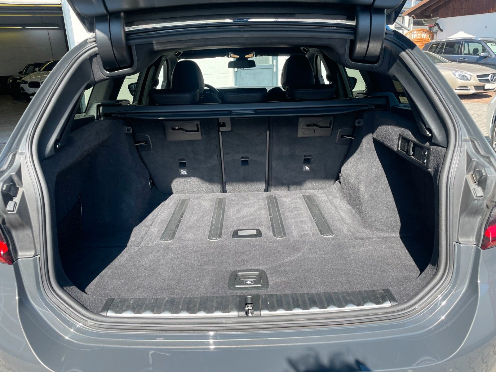 BMW 320d xDrive M-Sport - Samsaru's Car Outlet