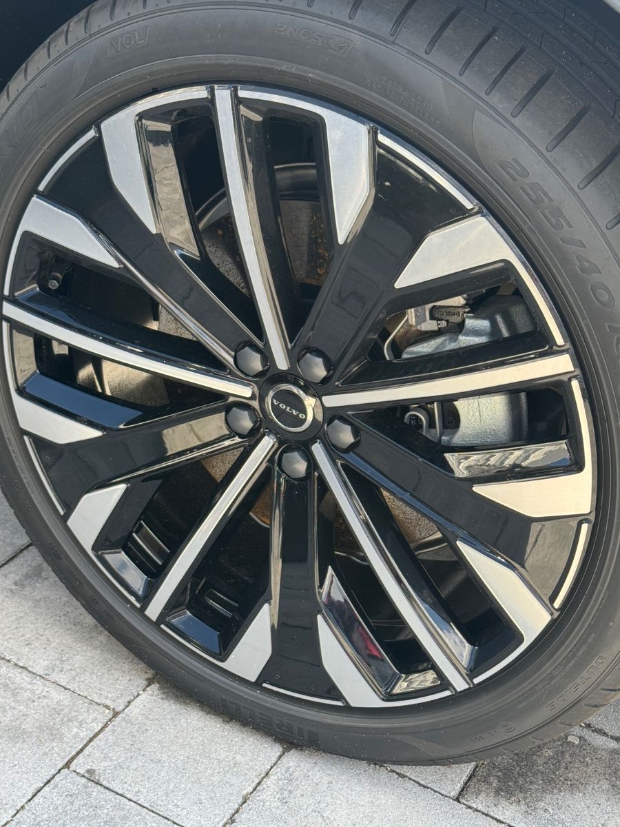 Volvo XC60 B4 PLUS DARK +PANO+GOOGLE+AHK+STANDHZG+1.HD