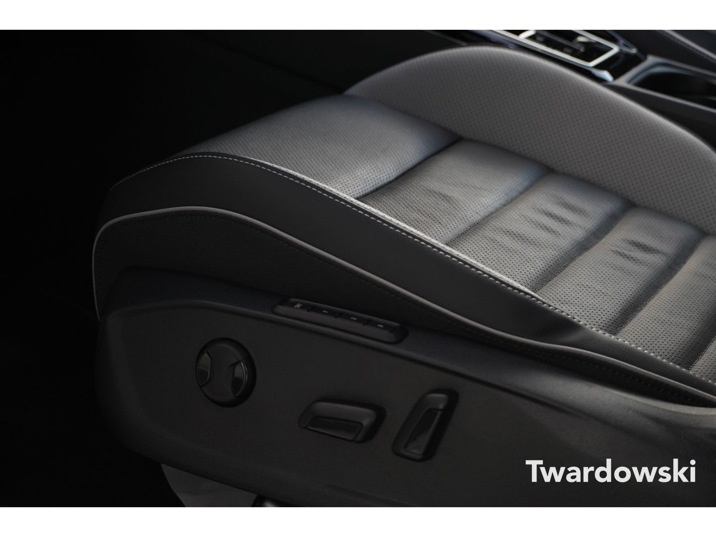 Volkswagen Golf GTE Matrix Pano AHK ACC Leder HUD Kamera 5J