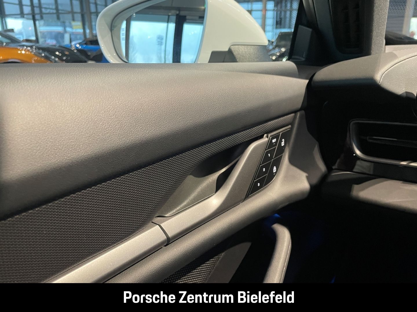 Porsche Taycan 4 Cross Turismo Panorama Surround-View