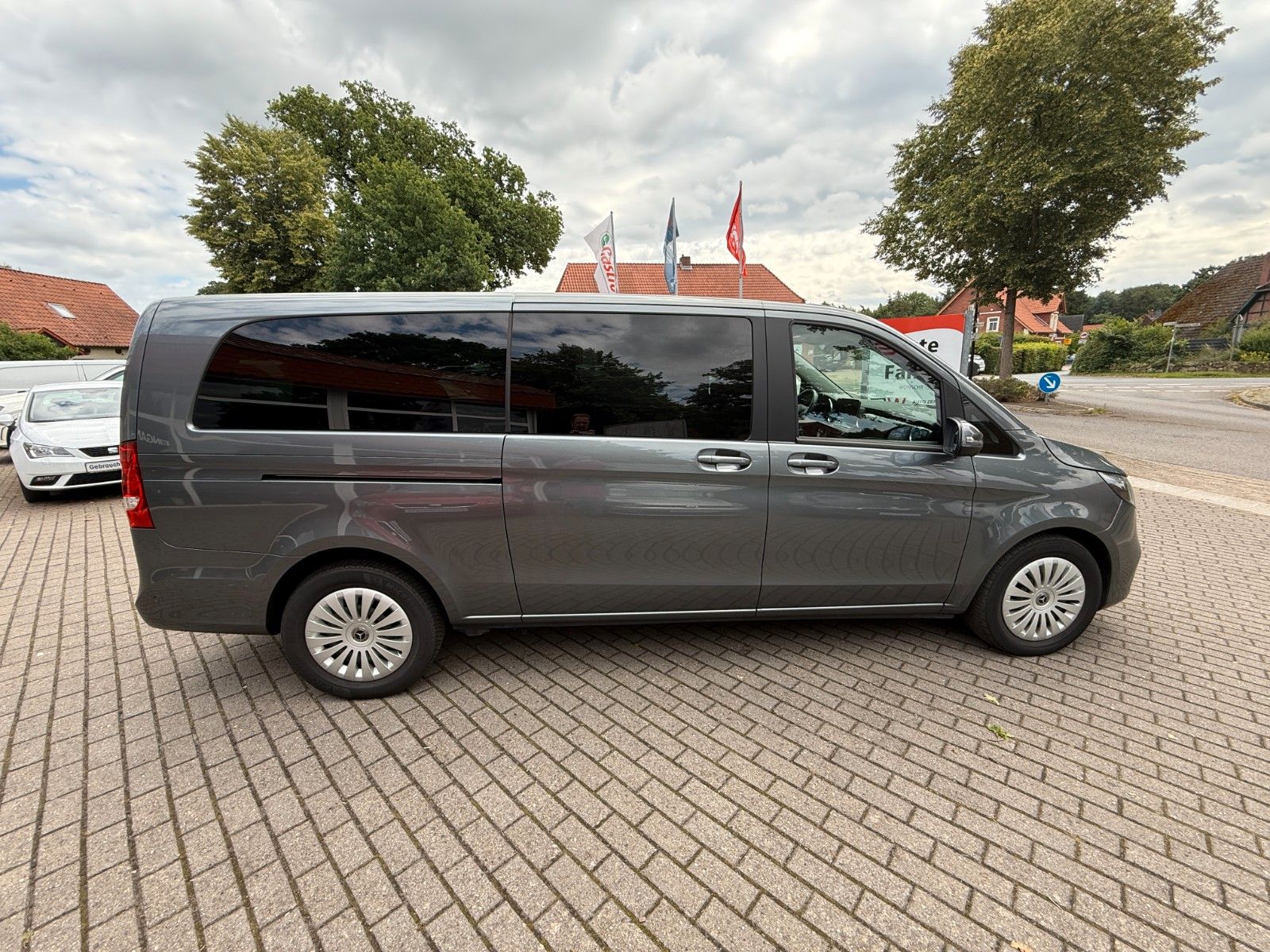 Mercedes-Benz V250 d - Samsaru's Car Outlet