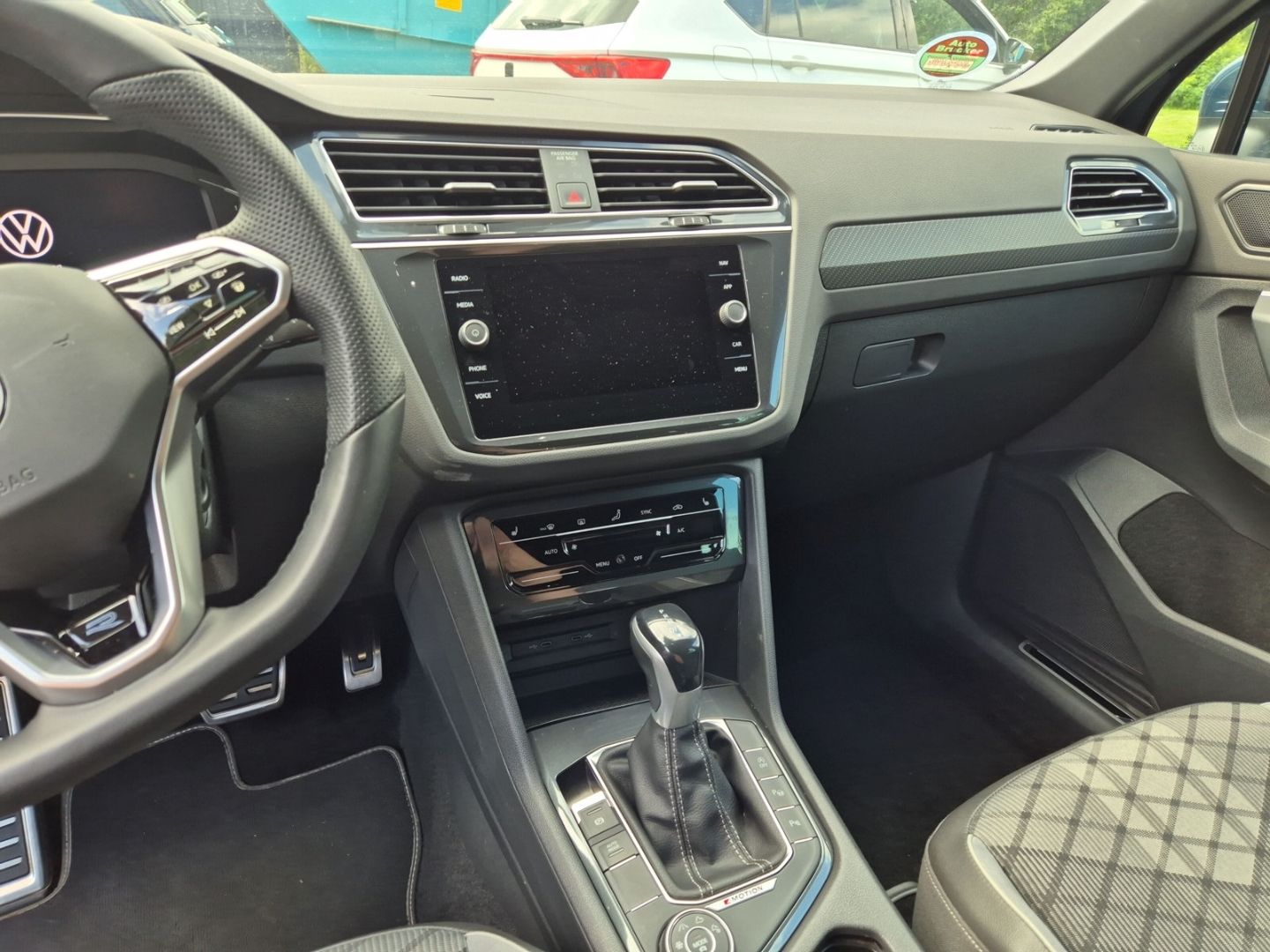 Volkswagen Tiguan 4Motion 2.0 TDI R-Line - Samsaru's Car Outlet