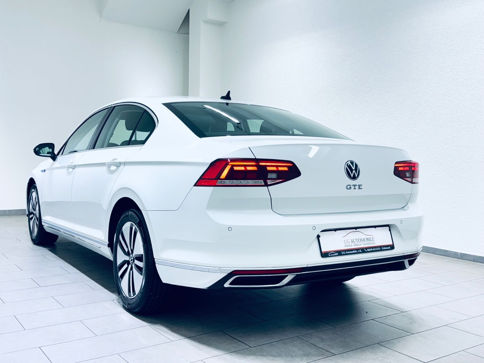 Volkswagen Passat Lim. GTE - Samsaru's Car Outlet