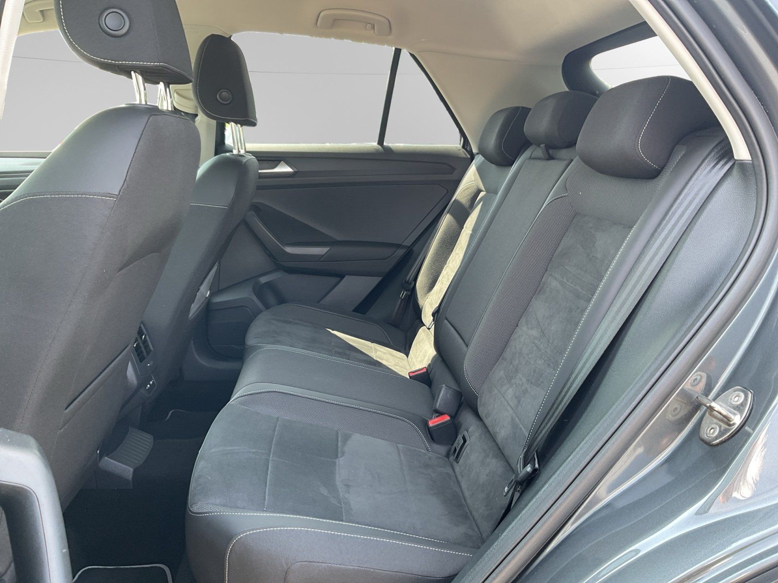 Volkswagen T-Roc 1.5 TSI DSG Style - Samsaru's Car Outlet