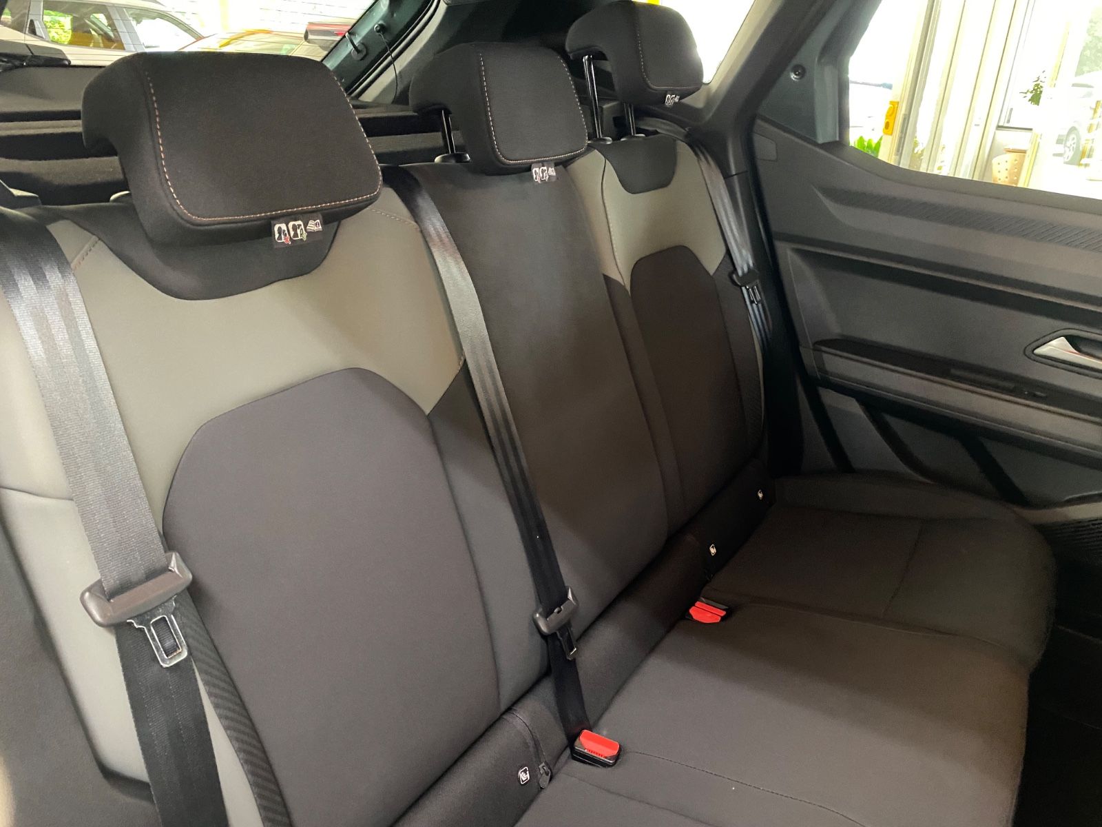 Dacia Duster III Hybrid 140 Extreme - Samsaru's Car Outlet