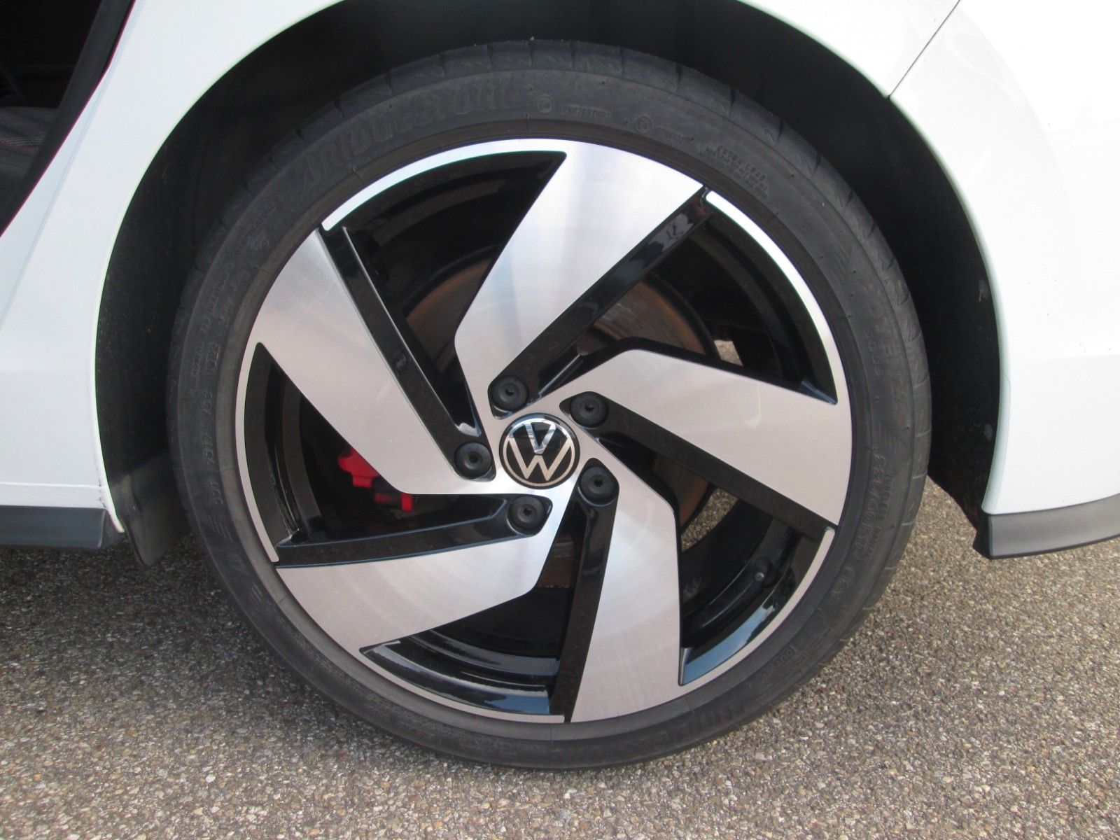 Volkswagen Golf VIII GTI 2.0 TSI - Samsaru's Car Outlet